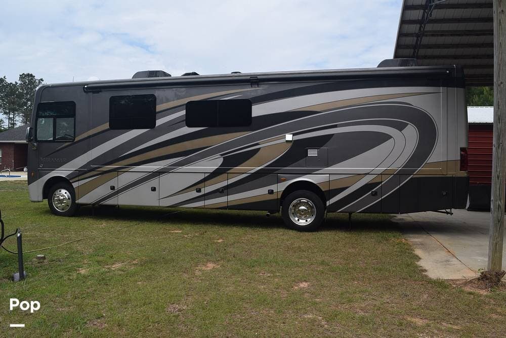 2018 Thor Motor Coach Miramar 34.2 - Used Class A For Sale by Pop RVs in Pace, Florida features Leveling Jacks, Slideout, Awning, Generator, Air Conditioning
