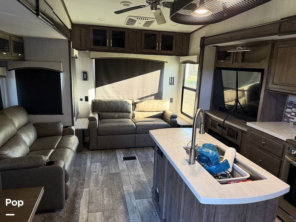 Used 2021 Forest River Sierra 321RL available in Myrtle Point, Oregon