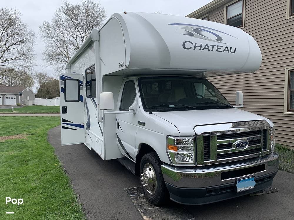 2021 Thor Motor Coach Chateau 31WV - Used Class C For Sale by Pop RVs in Meriden, Connecticut features Slideout, Generator, Air Conditioning, Leveling Jacks, Awning