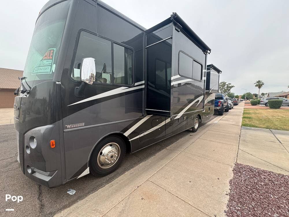 2017 Winnebago Sunstar LX 27N - Used Class A For Sale by Pop RVs in Peoria, Arizona features Awning, Air Conditioning, Slideout, Leveling Jacks, Generator