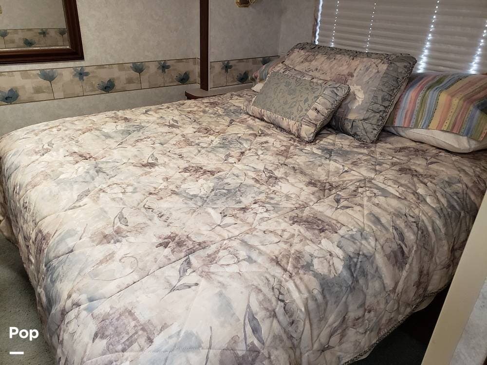 Used 2004 Winnebago Itasca Sundancer 30 V available in Chester, Maryland