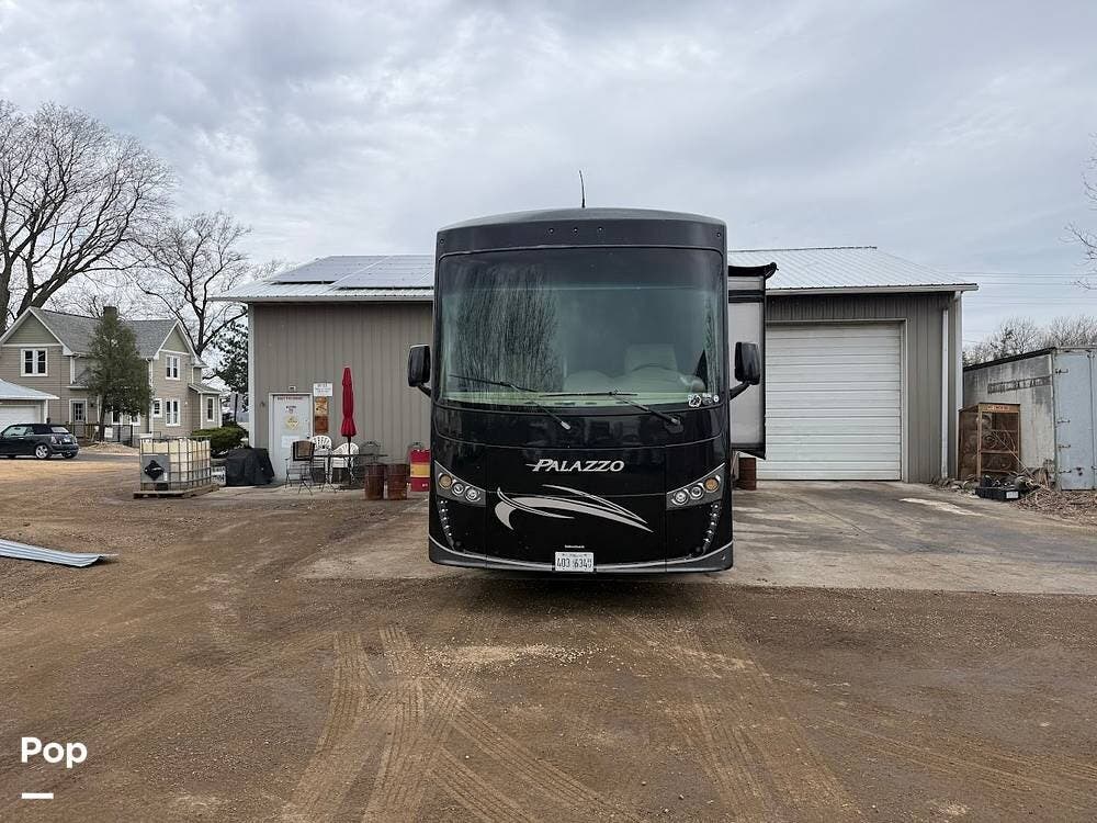 2017 Thor Motor Coach Palazzo 33.2 - Used Diesel Pusher For Sale by Pop RVs in Kirkland, Illinois features Air Conditioning, Awning, Generator, Slideout, Leveling Jacks