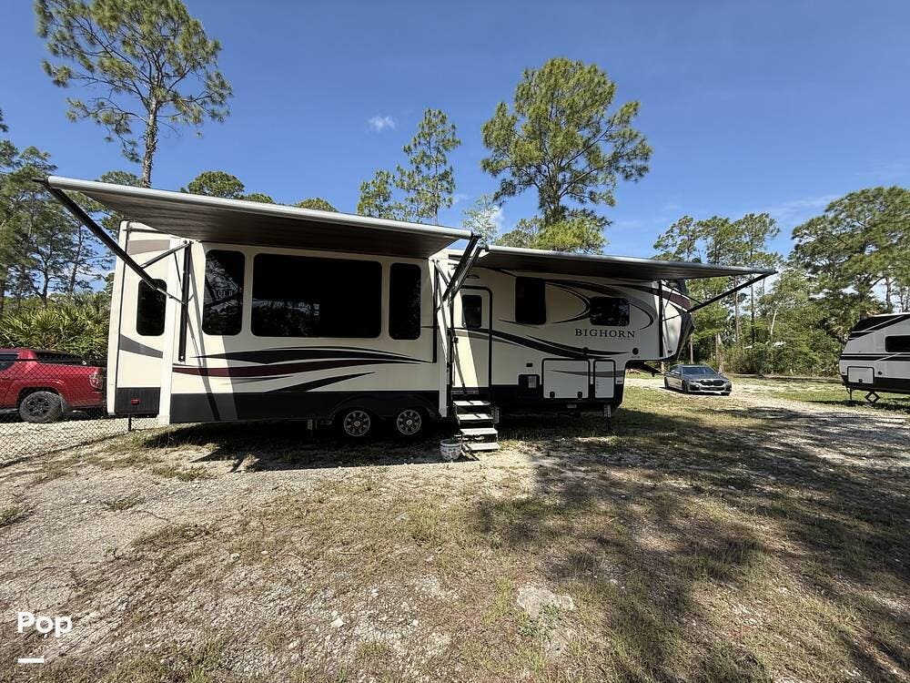 2018 Heartland Bighorn 3160EL - Used Fifth Wheel For Sale by Pop RVs in Naples, Florida features Leveling Jacks, Slideout, Air Conditioning, Awning