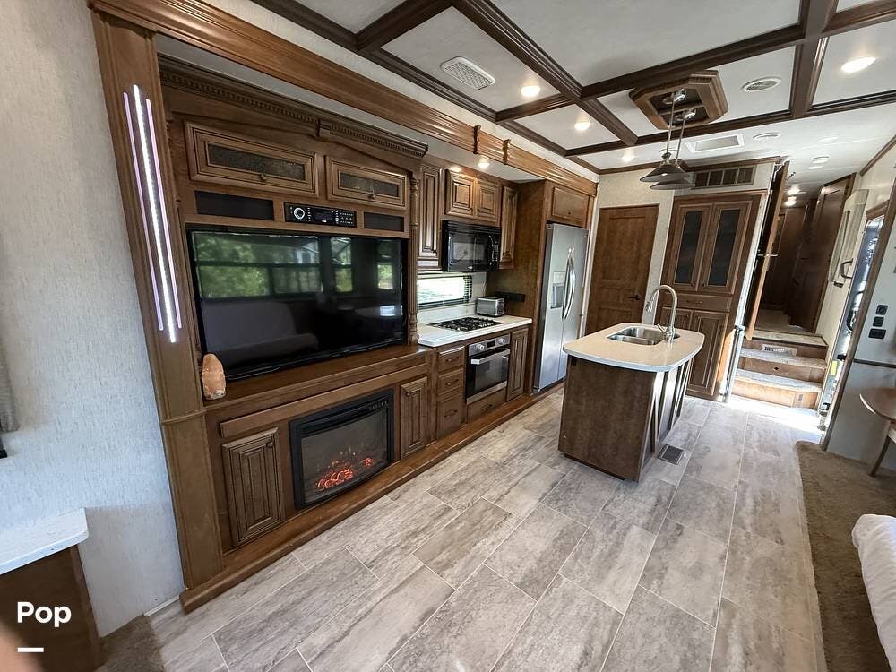 2018 Bighorn 3160EL by Heartland from Pop RVs in Naples, Florida