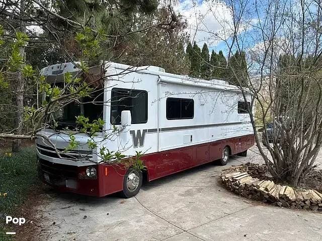 2016 Winnebago Brave 31C - Used Class A For Sale by Pop RVs in Middleton, Wisconsin features Generator, Leveling Jacks, Air Conditioning, Slideout, Awning