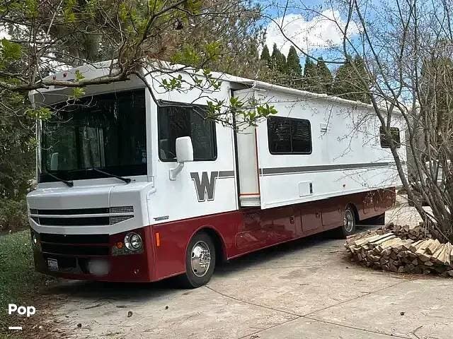 2016 Winnebago Brave 31C - Used Class A For Sale by Pop RVs in Middleton, Wisconsin features Leveling Jacks, Air Conditioning, Slideout, Generator, Awning