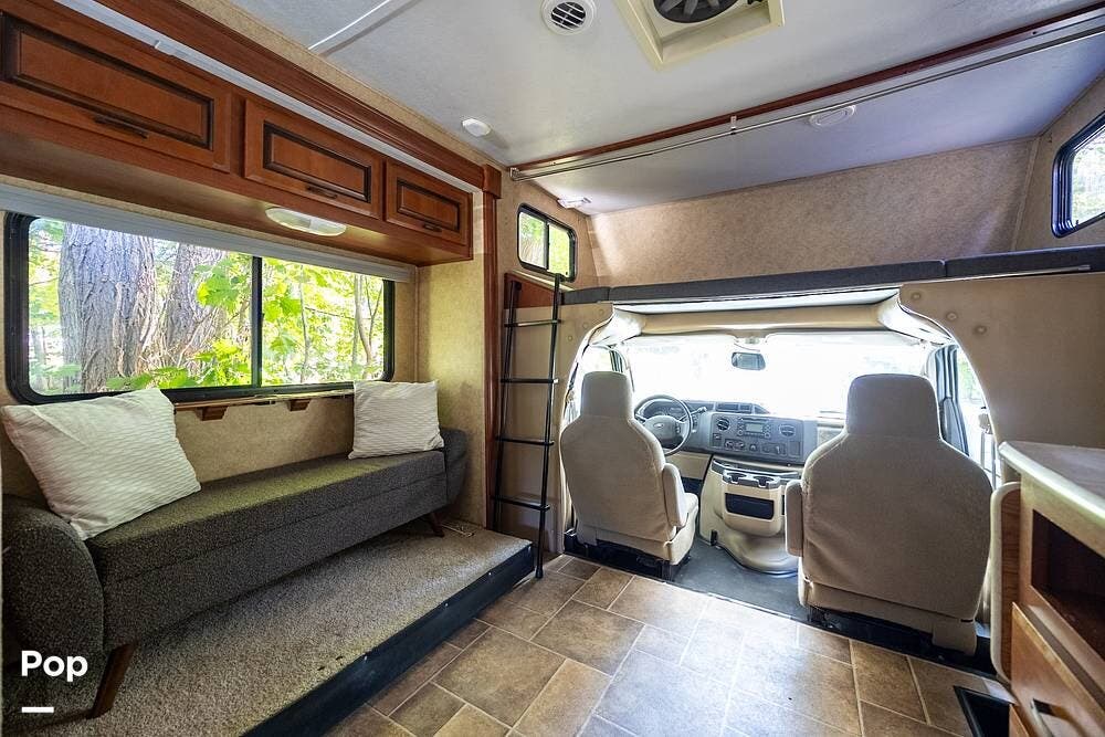 2011 Forest River Sunseeker 3010DS - Used Class C For Sale by Pop RVs in Rye, New Hampshire features Awning, Air Conditioning, Slideout, Generator, Leveling Jacks