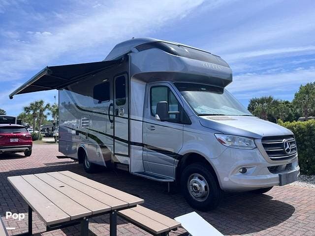 2020 Tiffin Wayfarer 25RW - Used Class C For Sale by Pop RVs in Dothan, Alabama features Slideout