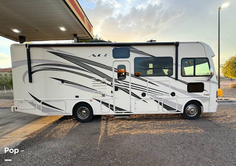 2018 Thor Motor Coach A.C.E. 27.2 - Used Class A For Sale by Pop RVs in Commerce City, Colorado features Slideout