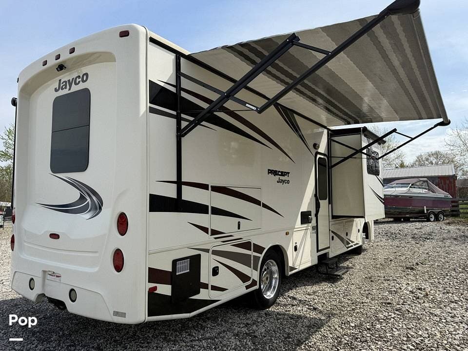 2020 Jayco Jayco 31 UL - Used Class A For Sale by Pop RVs in Lewis Center, Ohio features Leveling Jacks, Generator, Awning, Slideout, Air Conditioning