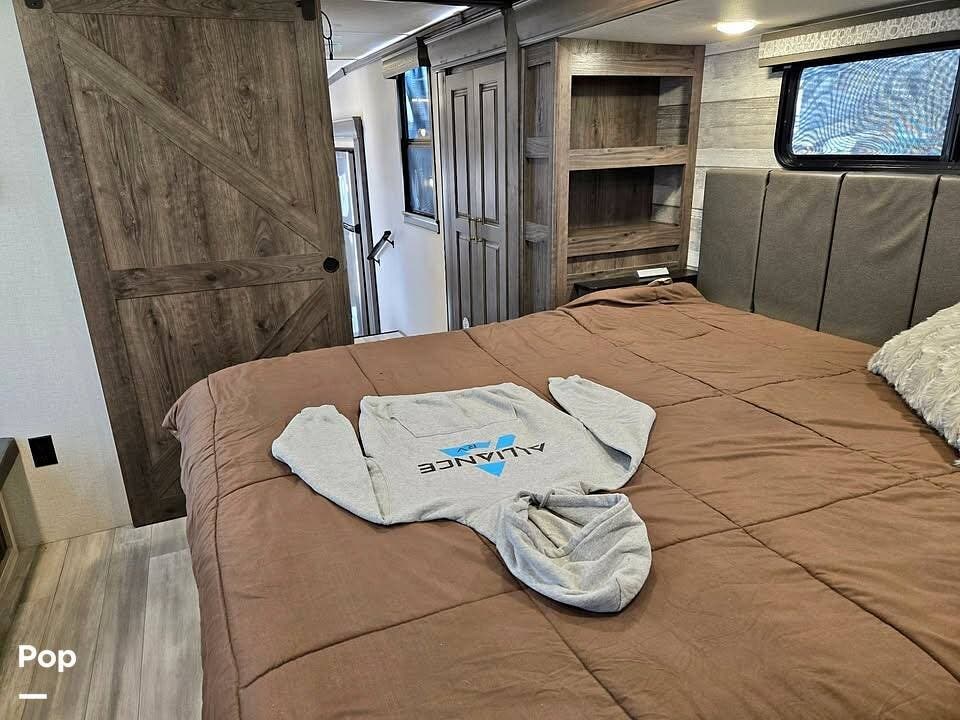 2021 Alliance RV Paradigm 340RL - Used Fifth Wheel For Sale by Pop RVs in Springfield, Oregon features Slideout