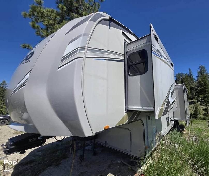 2020 Jayco Eagle 317RLOK - Used Fifth Wheel For Sale by Pop RVs in Lakeside, Montana features Awning, Slideout, Air Conditioning