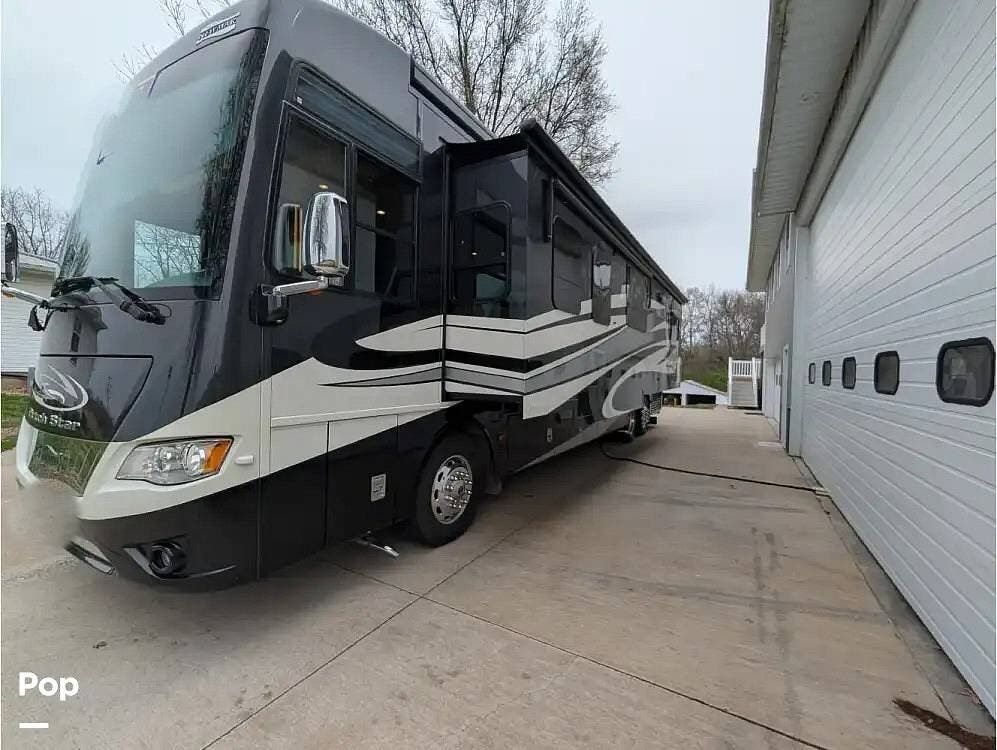 2016 Dutch Star 4018 by Newmar from Pop RVs in Macomb, Illinois