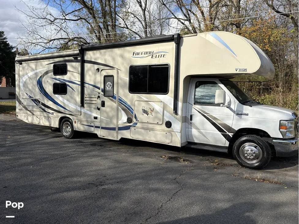 2018 Thor Motor Coach Freedom Elite 30FE - Used Class C For Sale by Pop RVs in Pottsville, Pennsylvania features Awning, Slideout, Air Conditioning