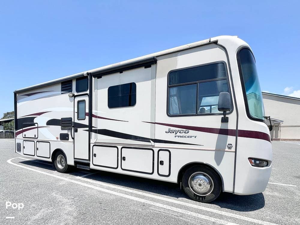 2014 Jayco Precept 31UL - Used Class A For Sale by Pop RVs in Panama City Beach, Florida features Awning, Generator, Slideout, Leveling Jacks, Air Conditioning