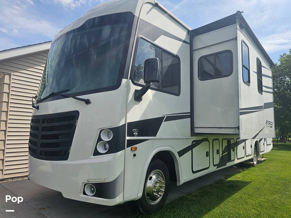2022 Forest River FR3 32DS - Used Class A For Sale by Pop RVs in Cedar Rapids, Iowa features Slideout, Awning, Leveling Jacks, Generator, Air Conditioning