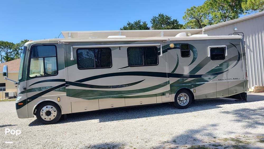2005 Mountain Aire 3504 by Newmar from Pop RVs in Bonita Springs, Florida