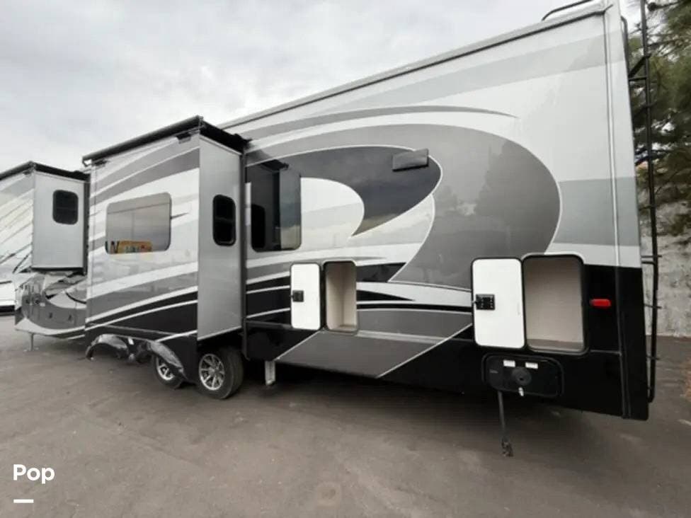 2021 Forest River RiverStone Legacy 39RKFB - Used Fifth Wheel For Sale by Pop RVs in Grants Pass, Oregon features Slideout, Generator, Awning, Air Conditioning, Leveling Jacks