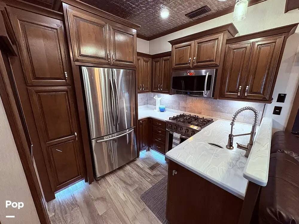 2021 Forest River RiverStone Legacy 39RKFB - Used Fifth Wheel For Sale by Pop RVs in Grants Pass, Oregon features Generator, Air Conditioning, Slideout, Awning, Leveling Jacks
