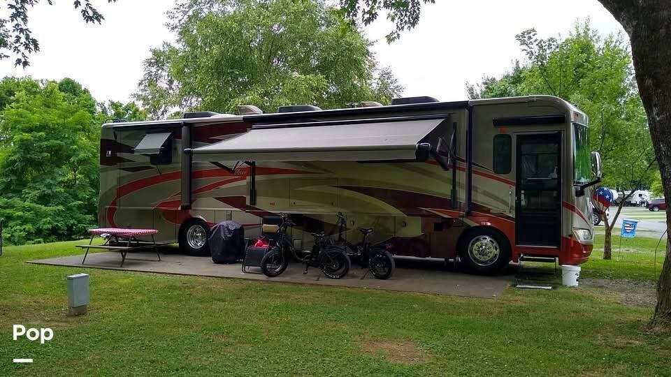 2012 Winnebago Journey 40u - Used Diesel Pusher For Sale by Pop RVs in Emporium, Pennsylvania features Generator, Leveling Jacks, Slideout, Air Conditioning, Awning