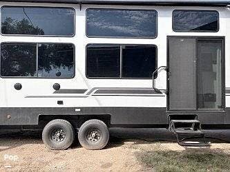 Used 2025 Keystone Residence 401CLDL available in Johnson City, Texas