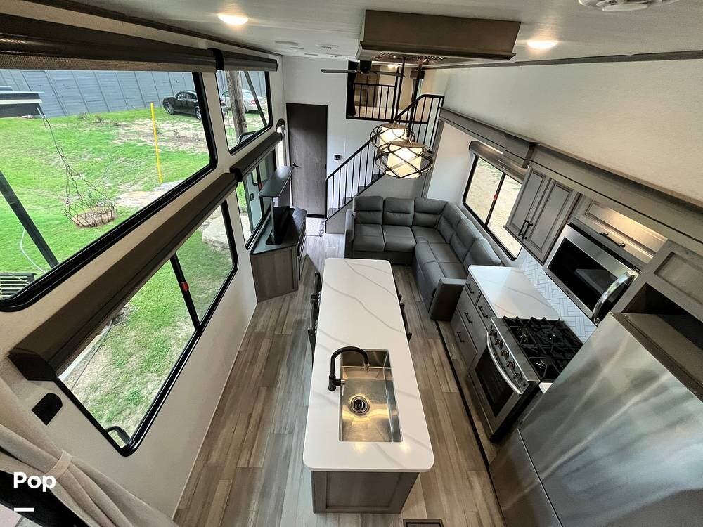 Used 2025 Keystone Residence 401CLDL available in Johnson City, Texas