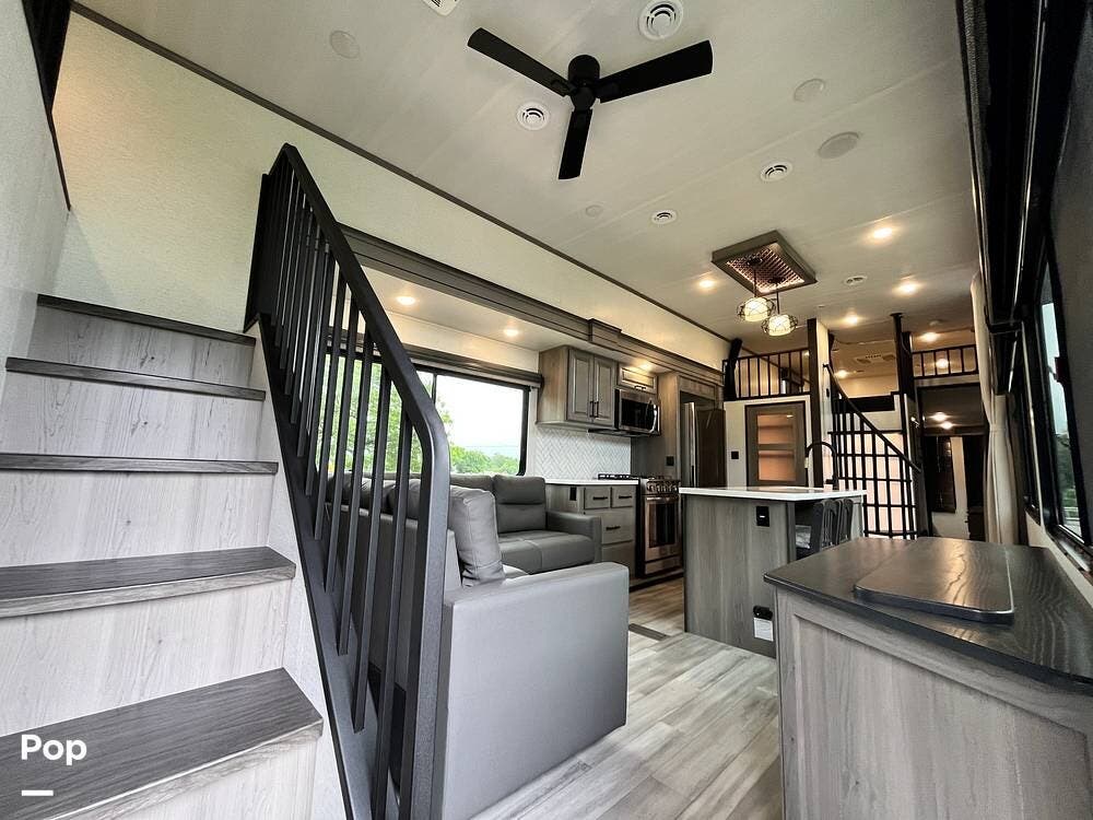 2025 Keystone Residence 401CLDL - Used Travel Trailer For Sale by Pop RVs in Johnson City, Texas features Awning, Air Conditioning, Leveling Jacks, Slideout