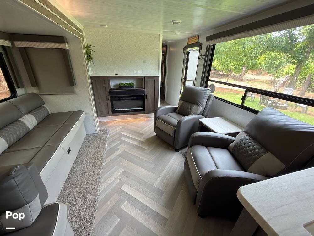 2022 Forest River Salem 27RK - Used Travel Trailer For Sale by Pop RVs in Gracemont, Oklahoma features Leveling Jacks, Air Conditioning, Slideout, Awning