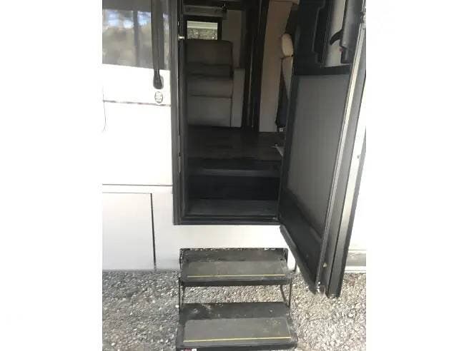 2019 Wayfarer 24 FW by Tiffin from Pop RVs in Louin, Mississippi