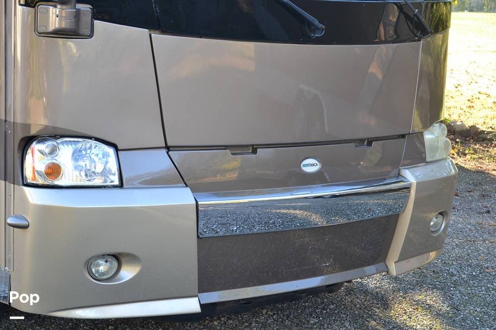 2009 Itasca Horizon 40TD - Used Diesel Pusher For Sale by Pop RVs in Summersville, Missouri features Leveling Jacks, Generator, Awning, Slideout, Air Conditioning