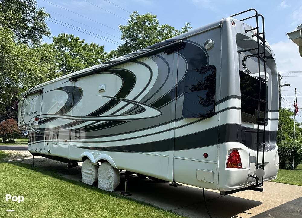 2015 DRV Tradition 375KPS - Used Fifth Wheel For Sale by Pop RVs in Kewadin, Michigan features Leveling Jacks, Air Conditioning, Awning, Slideout