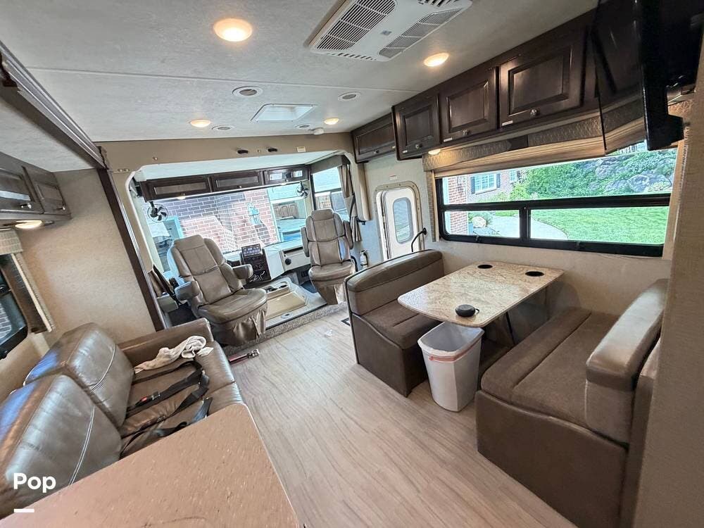 2020 Thor Motor Coach Windsport 29M - Used Class A For Sale by Pop RVs in Logan, Utah features Awning, Air Conditioning, Slideout, Generator