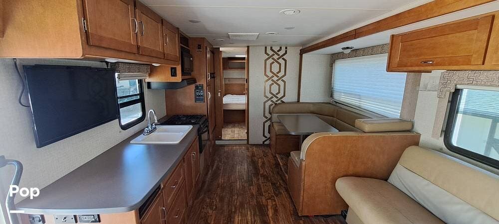 2017 Winnebago Minnie Winnie 31K - Used Class C For Sale by Pop RVs in Greeley, Colorado features Generator, Air Conditioning, Awning, Slideout