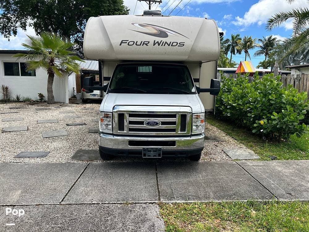 2019 Thor Motor Coach Four Winds 28E - Used Class C For Sale by Pop RVs in Saint Louis, Missouri features Slideout