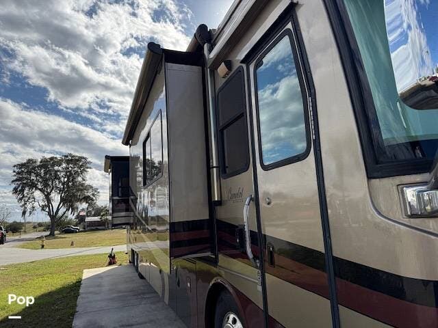 2006 Monaco RV Camelot 42 DSQ - Used Diesel Pusher For Sale by Pop RVs in Lake Wales, Florida features Slideout