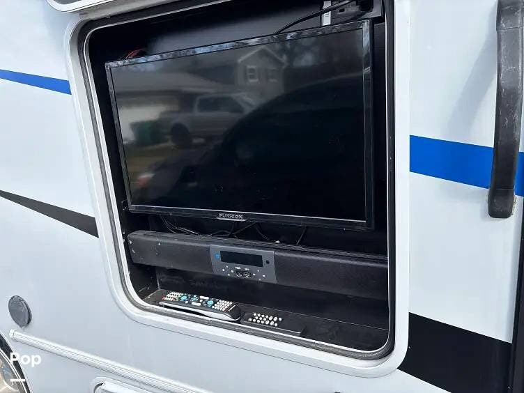 2021 Coachmen Cross Trail 21 XG - Used Class C For Sale by Pop RVs in Commerce Township, Michigan