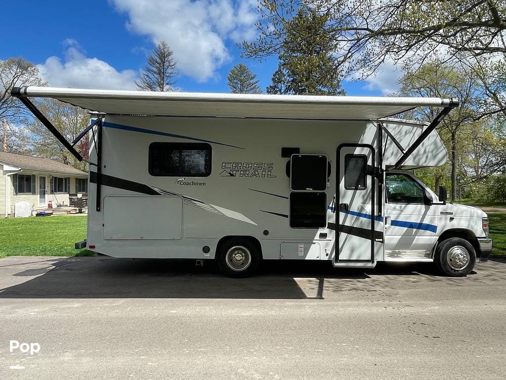 2021 Coachmen Cross Trail 21XG - Used Class C For Sale by Pop RVs in Commerce Township, Michigan features Generator, Awning, Air Conditioning