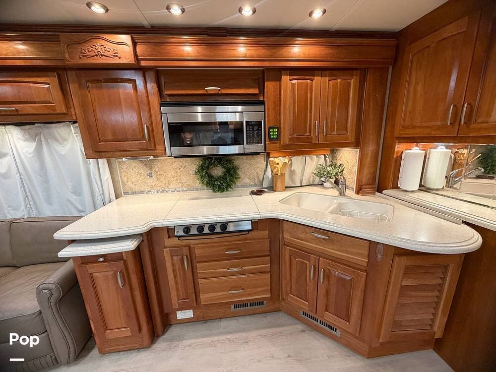 2008 Holiday Rambler Scepter 42DSQ - Used Diesel Pusher For Sale by Pop RVs in Porter, Texas features Air Conditioning, Awning, Generator, Slideout, Leveling Jacks