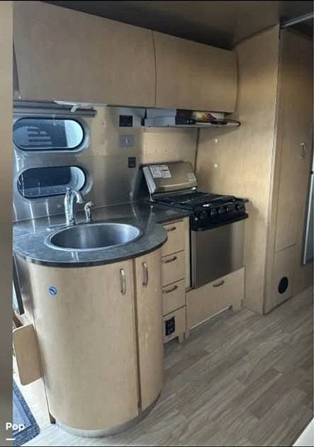 2015 Flying Cloud 25 Twin by Airstream from Pop RVs in Genoa, Ohio