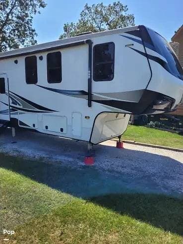 Used 2021 CrossRoads Cameo 3975CK available in Washington, Iowa