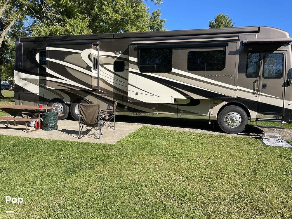 2017 Newmar Dutch Star 4002 - Used Diesel Pusher For Sale by Pop RVs in Parker, Colorado features Air Conditioning, Leveling Jacks, Awning, Generator, Slideout