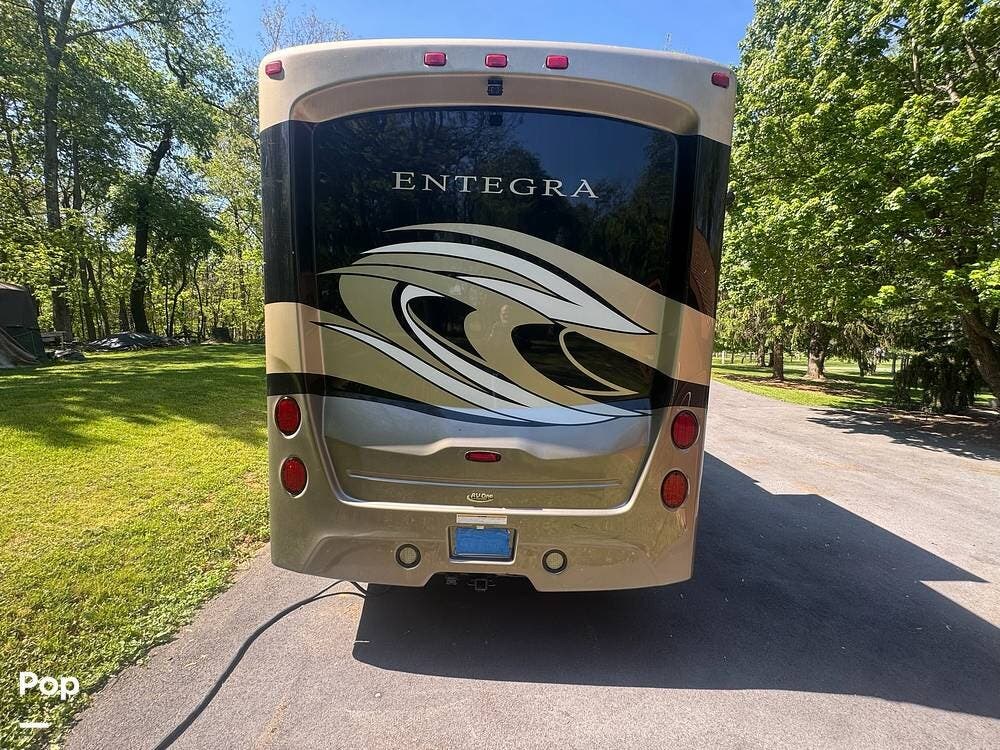 2019 Entegra Coach Emblem 36U - Used Class A For Sale by Pop RVs in Kearneysville, West Virginia features Leveling Jacks, Slideout, Awning, Generator, Air Conditioning
