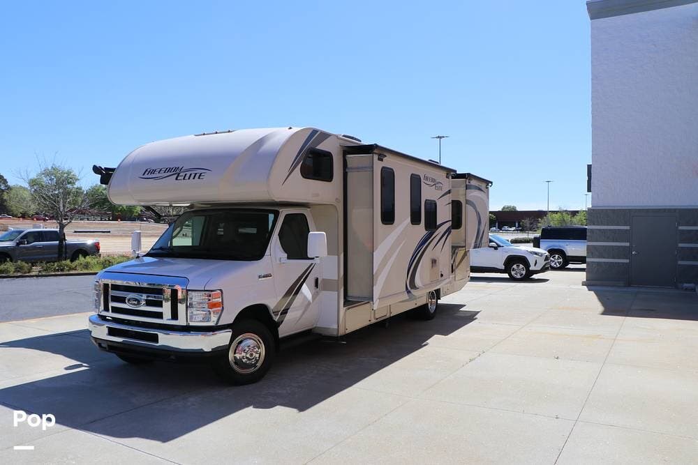 Used 2018 Thor Motor Coach Freedom Elite 29FE available in Stone Mountain, Georgia