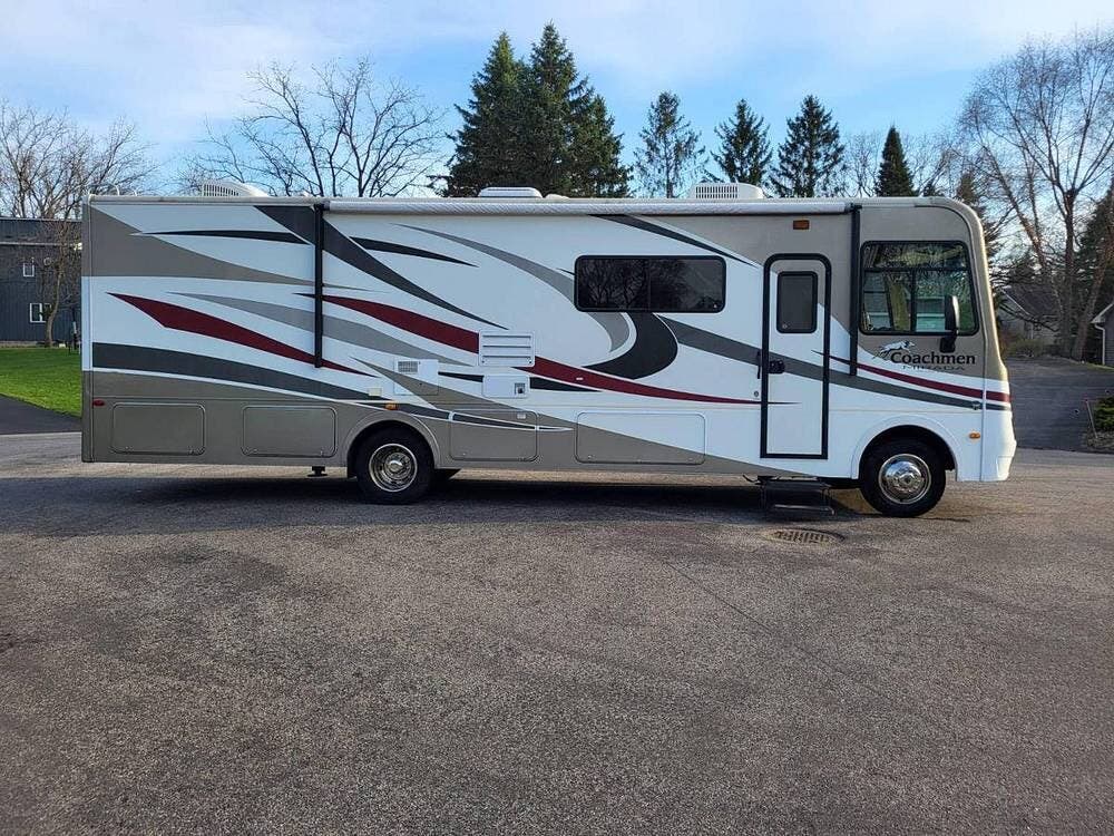 2013 Coachmen Mirada 29SE - Used Class A For Sale by Pop RVs in White Bear Lake, Minnesota features Slideout
