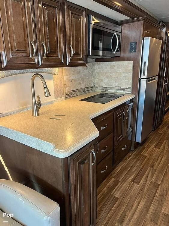 2018 Thor Motor Coach Miramar 35.3 - Used Class A For Sale by Pop RVs in Poplarville, Mississippi features Slideout