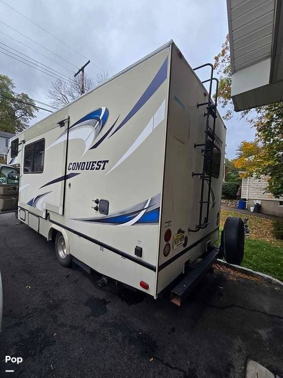Used 2018 Gulf Stream Conquest 6238 available in Warren, New Jersey