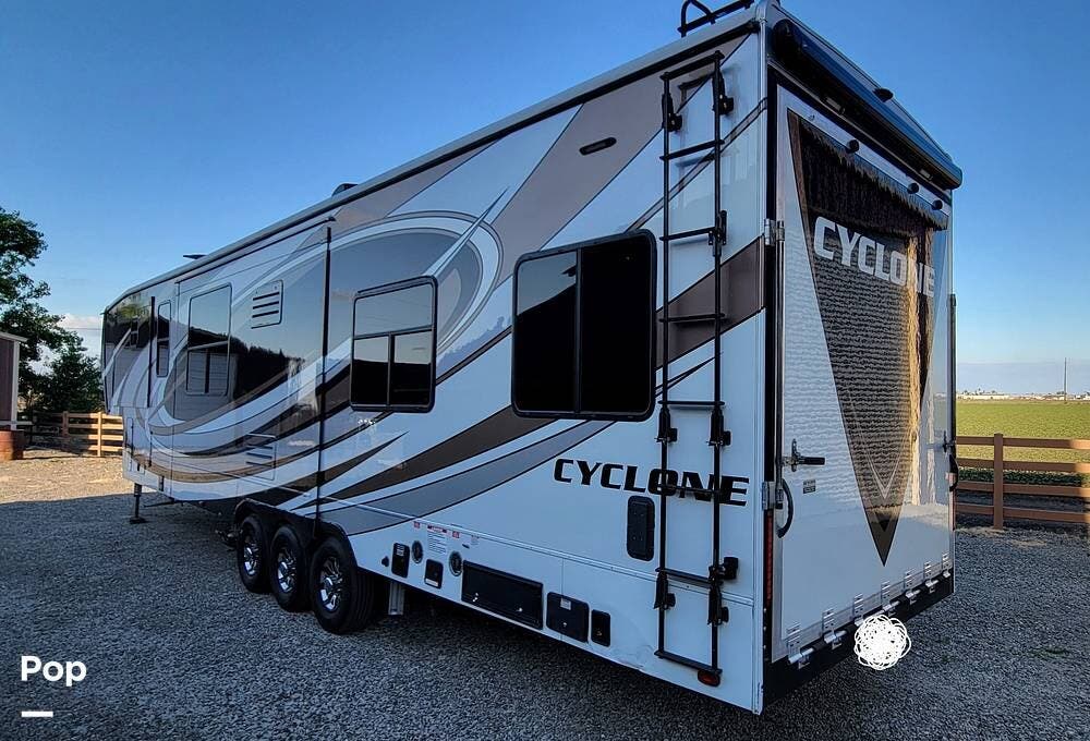 2019 Heartland Cyclone 4005 - Used Toy Hauler For Sale by Pop RVs in Dos Palos, California features Awning, Generator, Air Conditioning, Leveling Jacks, Slideout