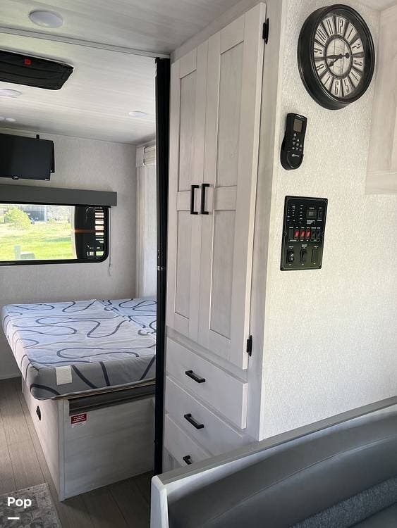 2023 East to West Entrada 2200S - Used Class C For Sale by Pop RVs in Pagosa Springs, Colorado features Slideout