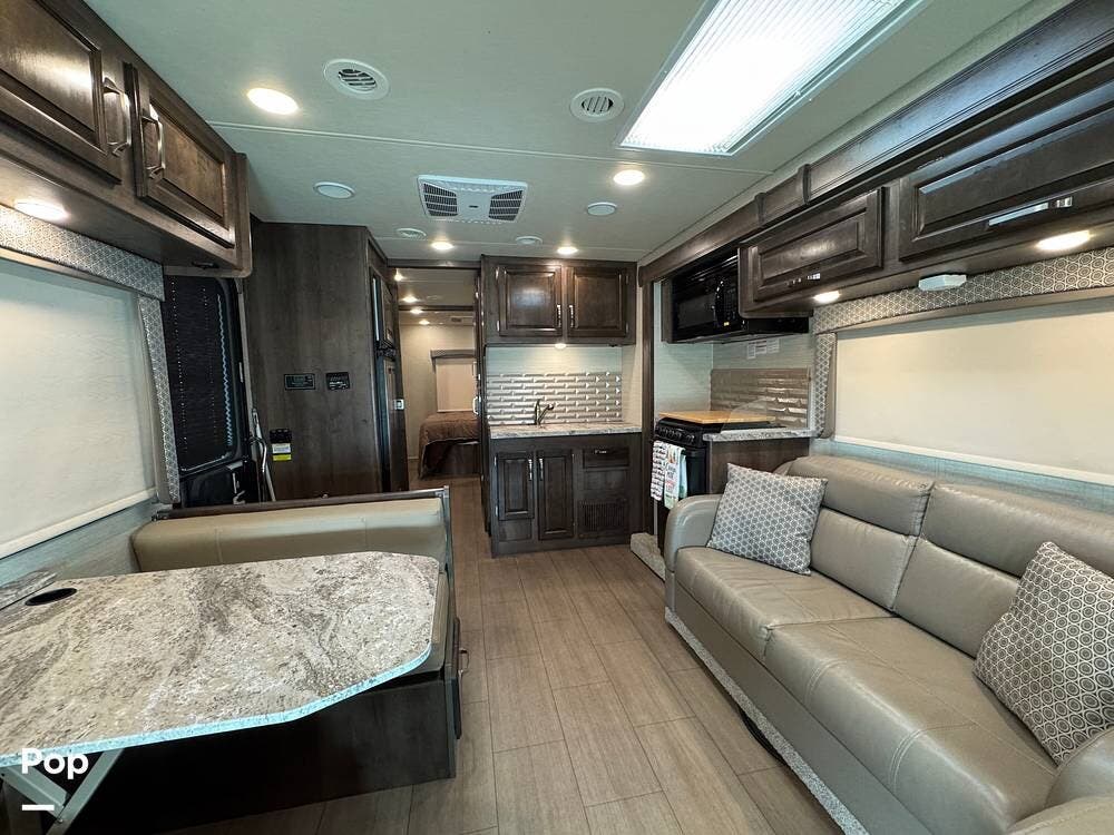 2018 Jayco Greyhawk 31FS - Used Class C For Sale by Pop RVs in La Verne, California features Leveling Jacks, Generator, Air Conditioning, Slideout, Awning
