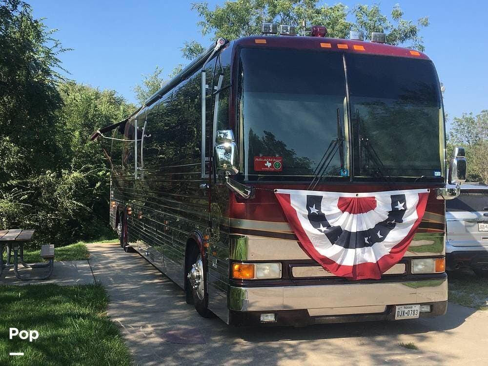 2002 Royale XLII by Prevost from Pop RVs in Granbury, Texas